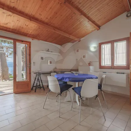 Apartment Nereidi - Goelba *
